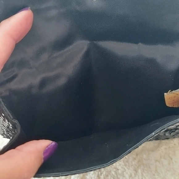 La Regale Vintage Black Sequined Evening Bag with seed Beaded flower - Picture 5 of 8